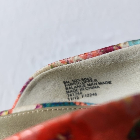 a.n.a. Floral Cut Out Snakeskin print under Stiletto Sz. 9 Heels - Picture 3 of 10